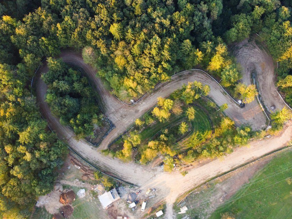 Zračni posnetek proge KAPS Motorsport v Moravčah